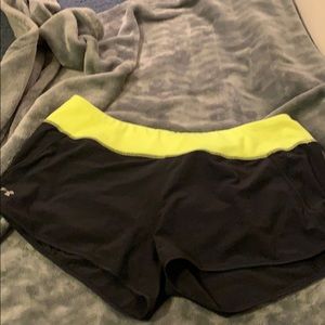 Under armour low rise dry fit running shorts
